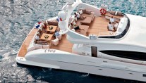 LITTLE SARAH aft deck and flybridge
